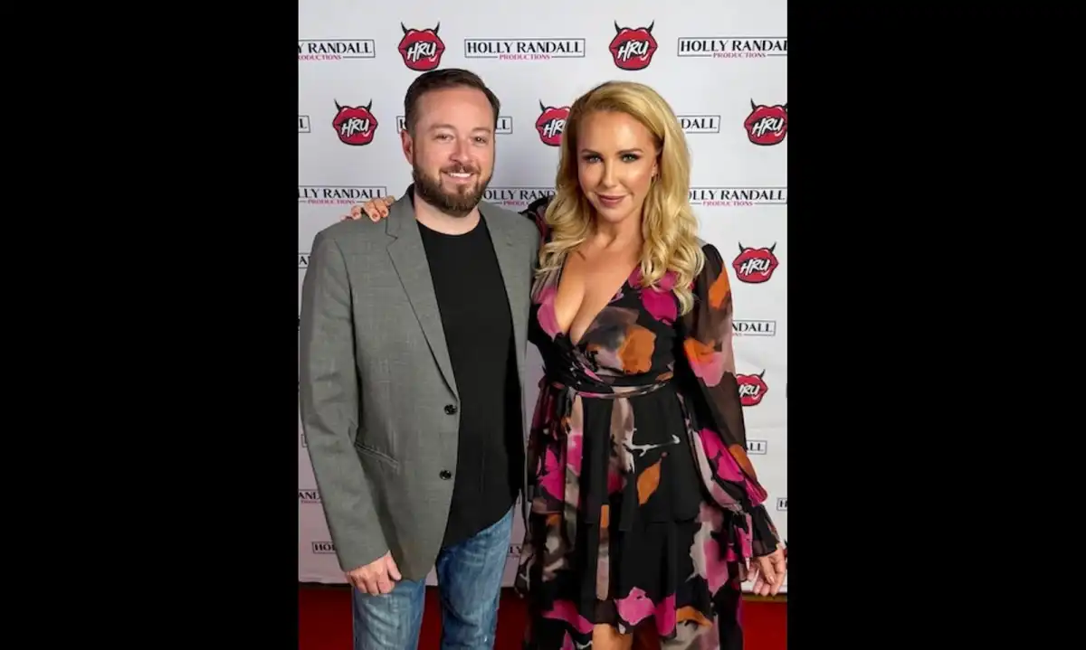 Jeffrey John Hart & Holly Randall Collaborate on New Stripchat Project
