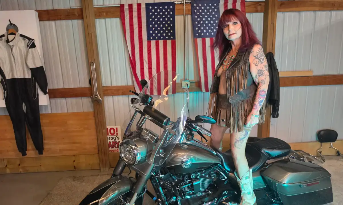 Angel Eyes Signs with ModelRed Agency & The Industry PR