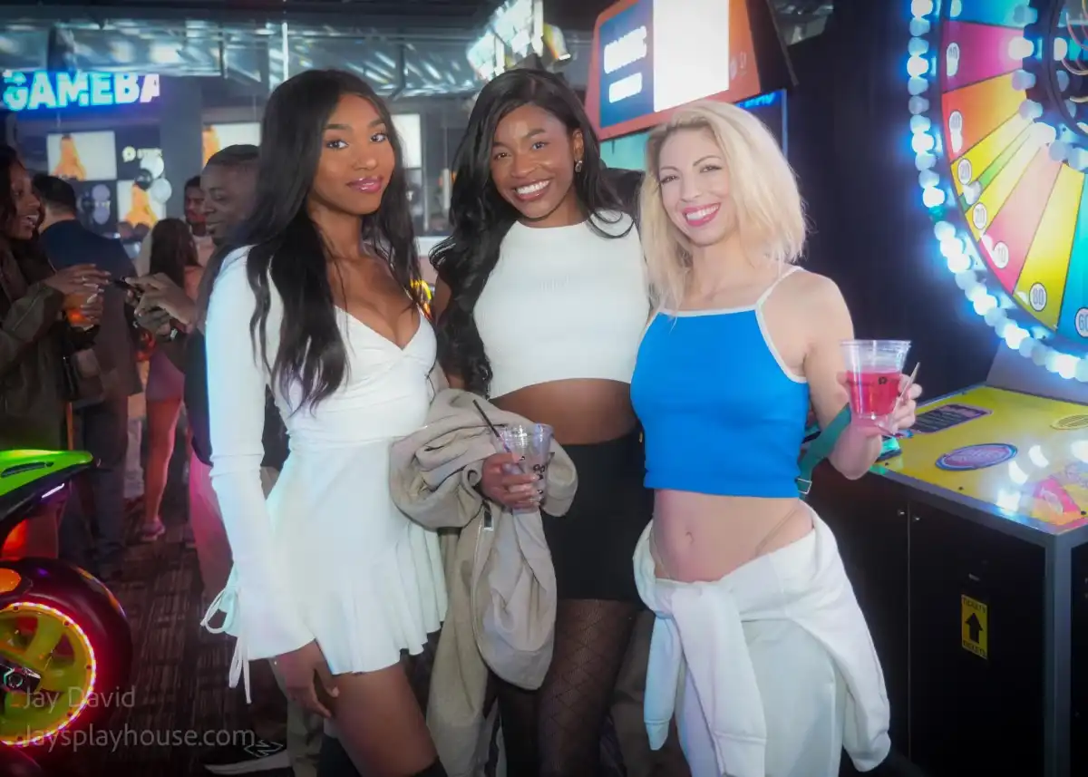 Stripchat Kick-off Party Debuts Partnership with Holly Randall Agency at XBIZ LA
